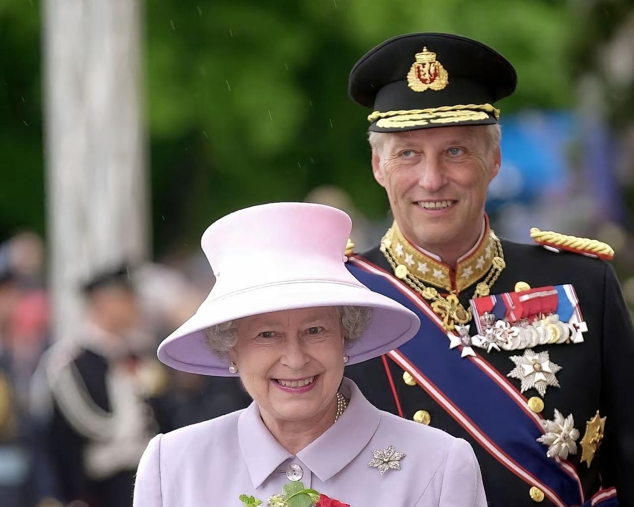 英女王和挪威国王，应该是同一类人吧！
对责任、对家人，他们似乎，都是统一处理方式