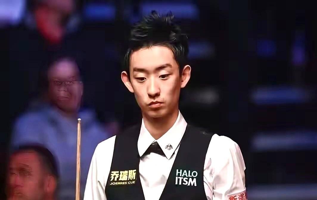 夺冠才几天啊。
台球桌就换人教育你了。
这就是竞技体育，专治各种不服。
那场比赛