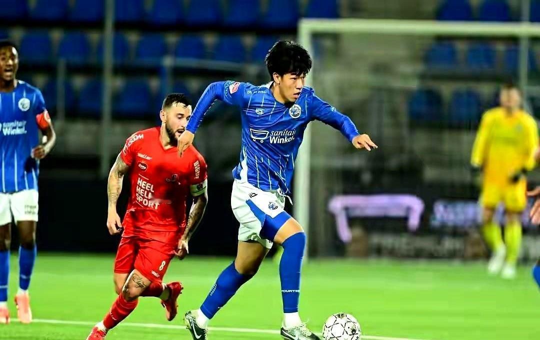 16岁中国少年，正在欧洲更衣室用脚投票。
去年，27个中国孩子背包降落在西班牙训