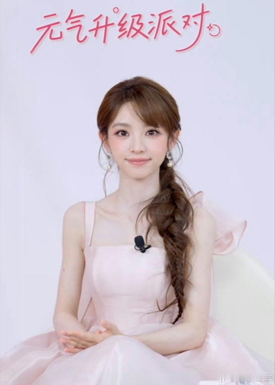 杨幂vs田曦薇，最新直播的同款侧马尾发型，谁状态更好呢？ 