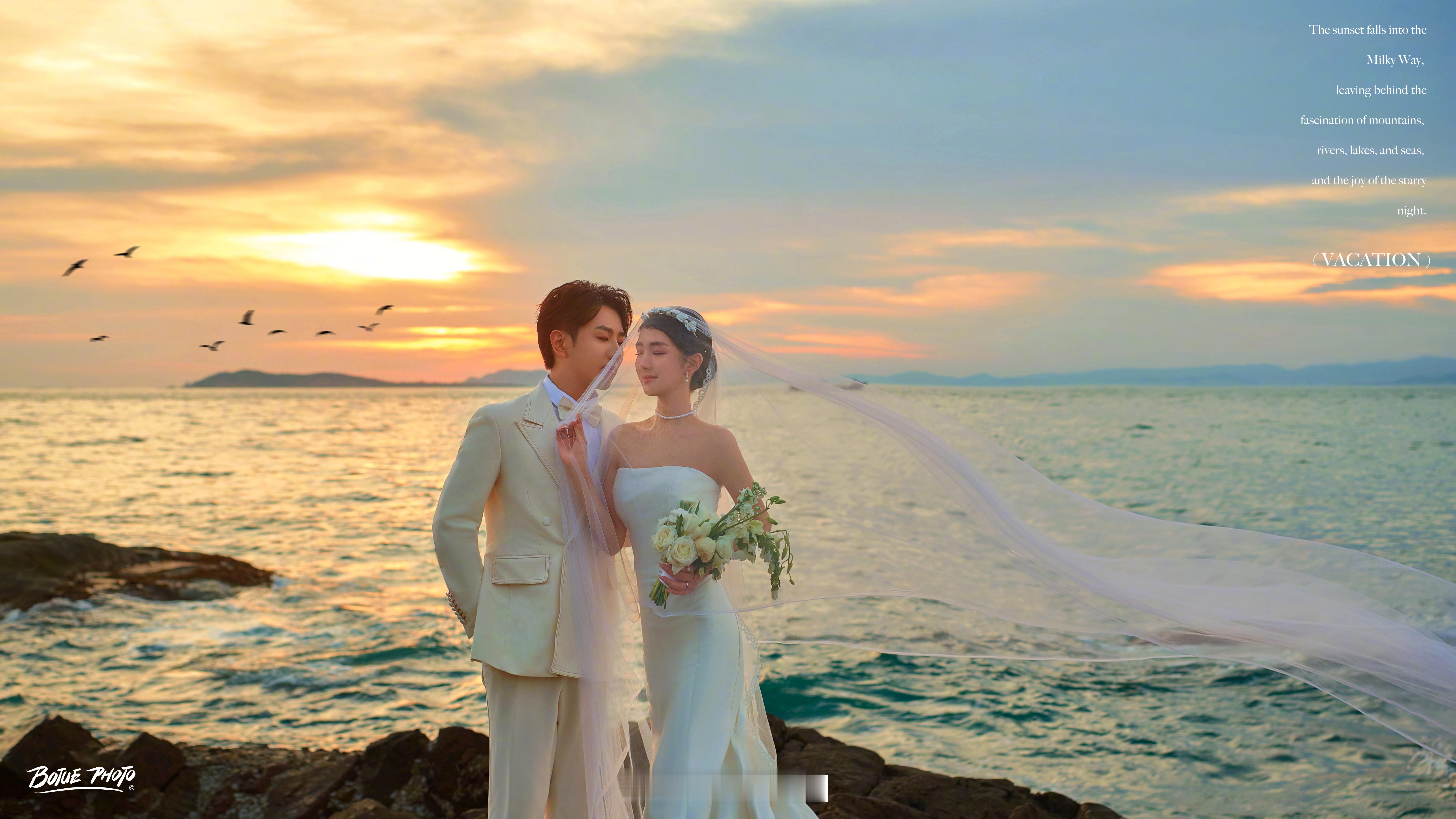 海岸边夏天永不停歇 [心]我对你的爱意永远热烈#三亚婚纱照# .#铂爵旅拍每日客