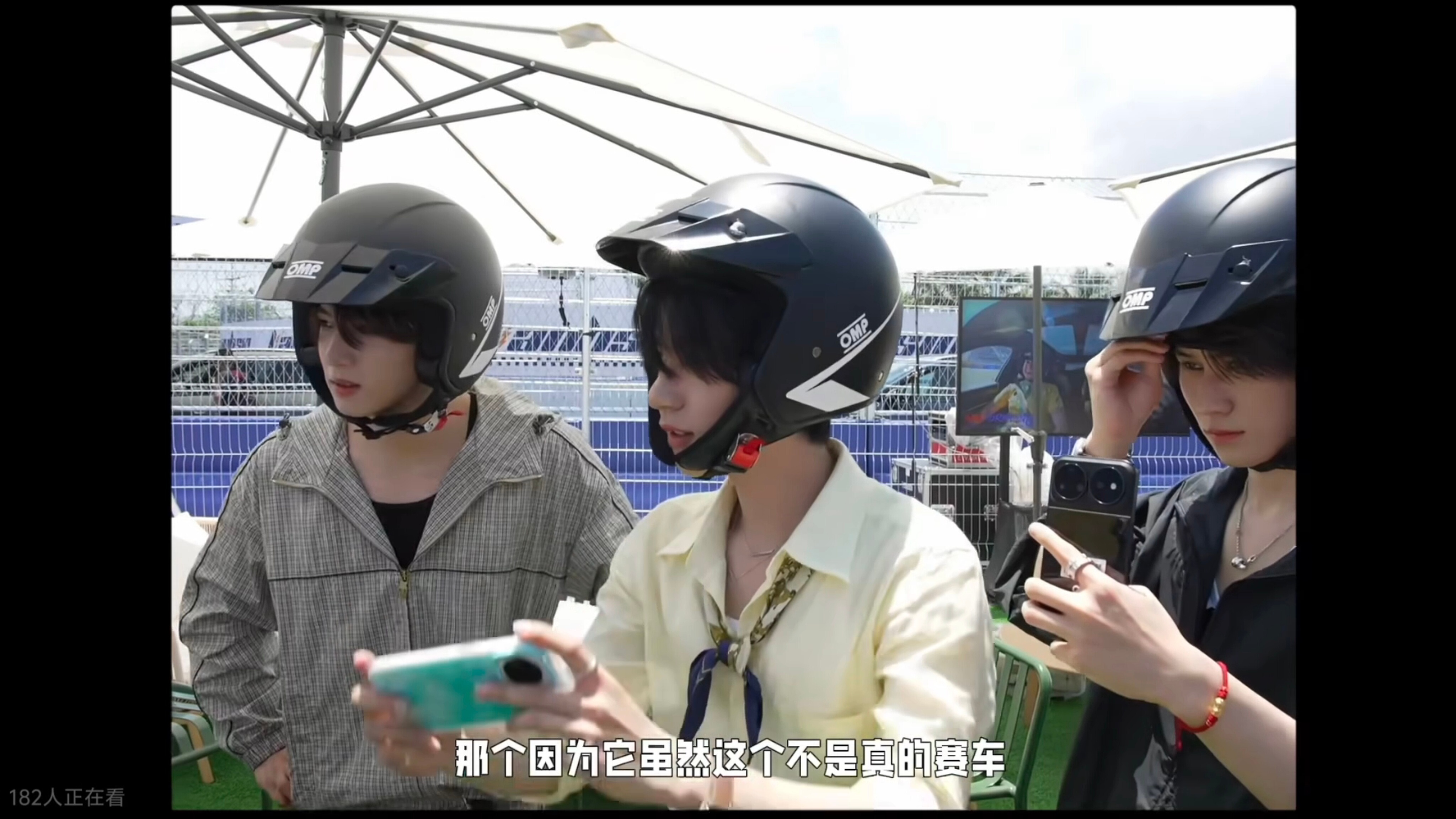 文霖 晚樱这个视频的第三视角嘎嘎嘎嘎。。好萌的体型差吧。。。 