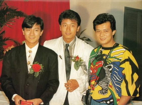无线3虎同框：苗侨伟身材伟岸，发型拉风，神仪明秀，酷；黄日华目若朗星，气宇不凡，
