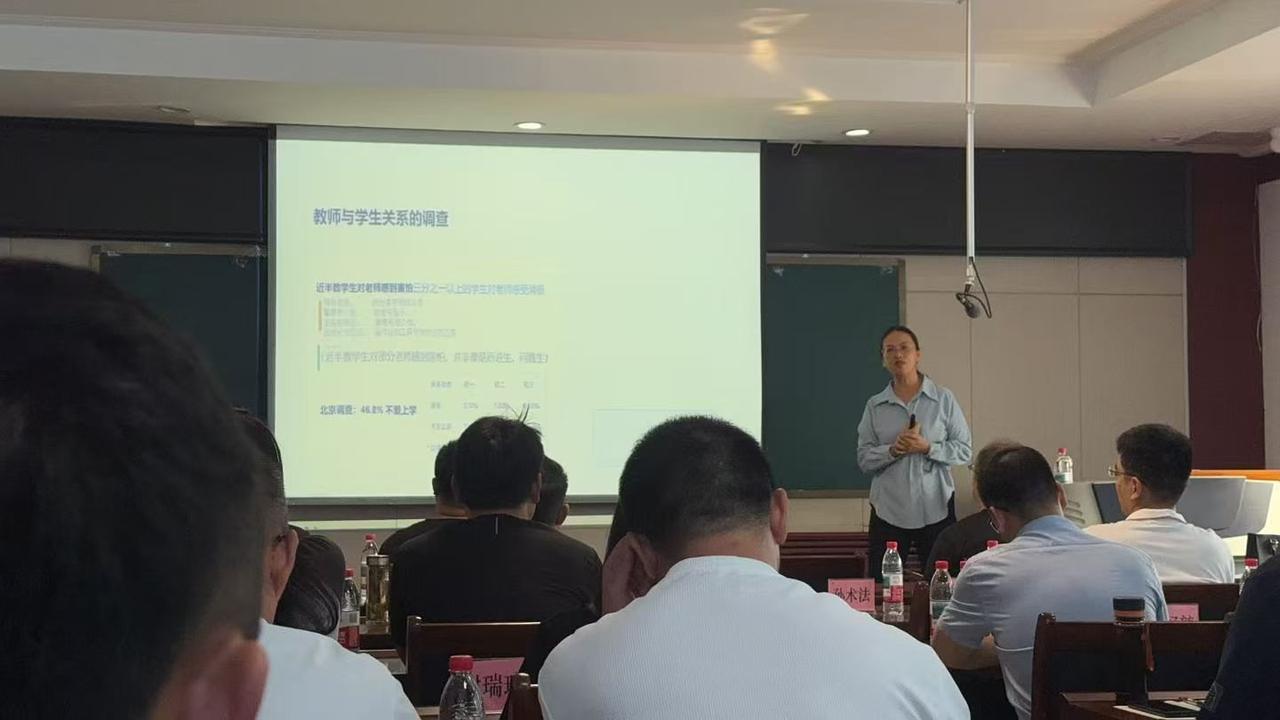 还是站上讲台的感觉好。一席分享，一场同行。[玫瑰][玫瑰][玫瑰]