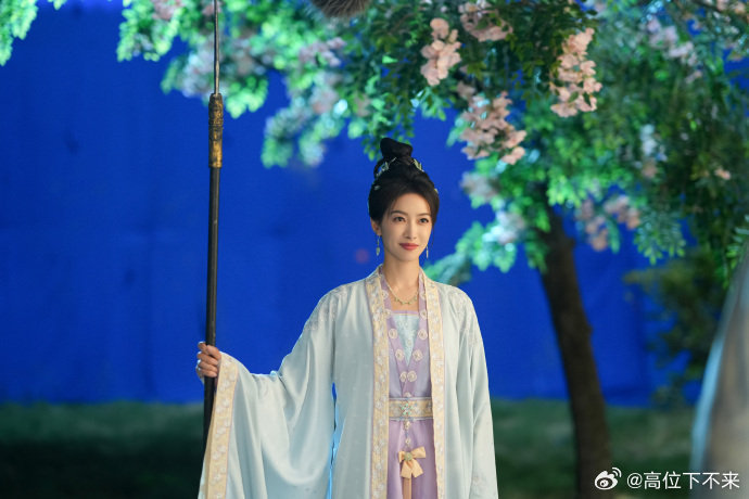 楚瑜女武一她让“武戏”不只是力量的展示，更是情绪的释放。宋茜打戏的每一击，都是楚