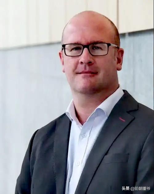 欧洲这是自甘堕落！

英国知名学者布朗日前撰文指出：欧盟本应成为一股极具影响力的