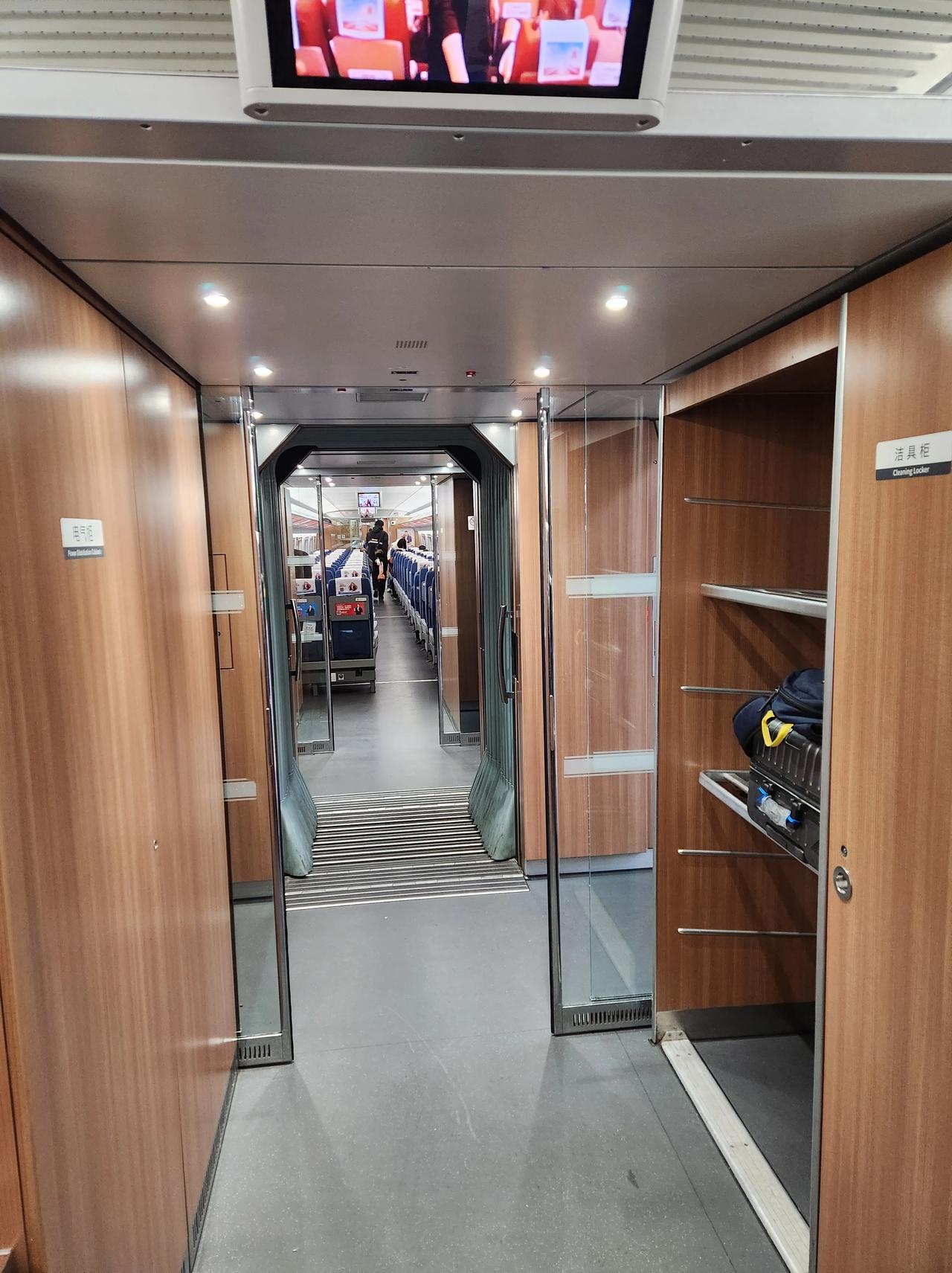 马上就要去大城市上海了，不会被别人喊乡下人吧？
在40年前去上海，觉得上海欺负外