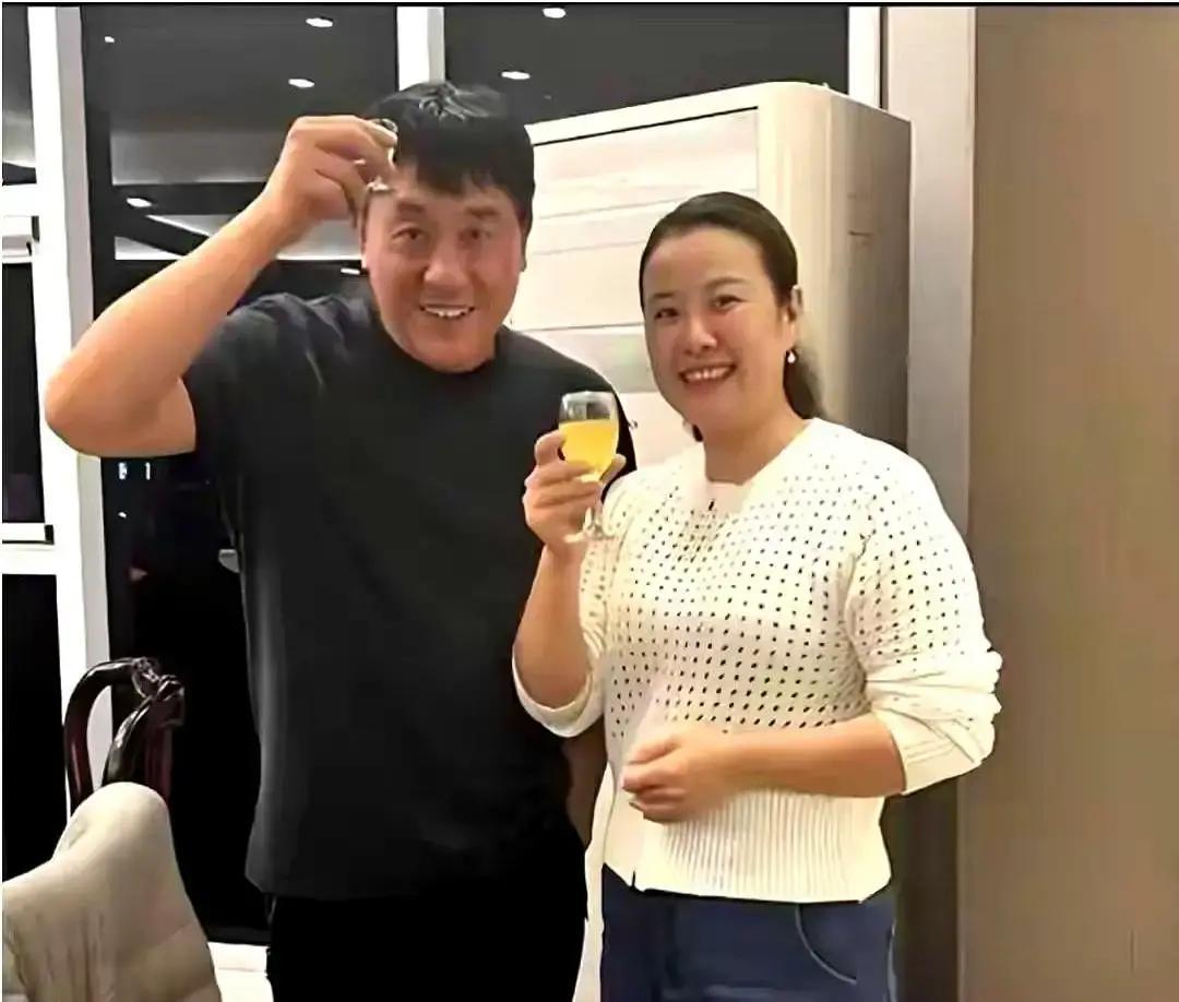 北京刑警队，1999年案卷，他翻了三个月。
 
不是体验生活，是把自己活成刑警。