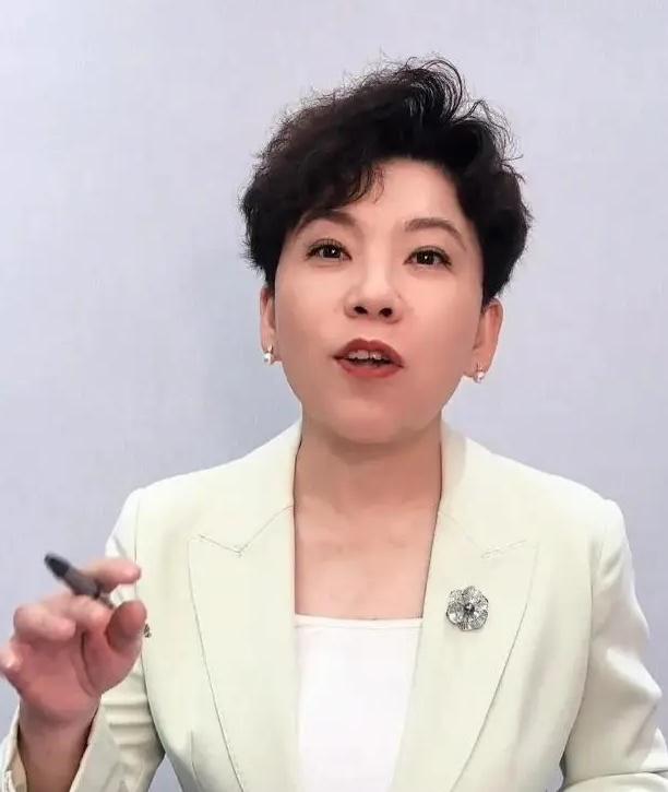 邓亚萍认为：林诗栋输在 2 个“细节”

邓亚萍点出林诗栋输球的两个关键细节。一