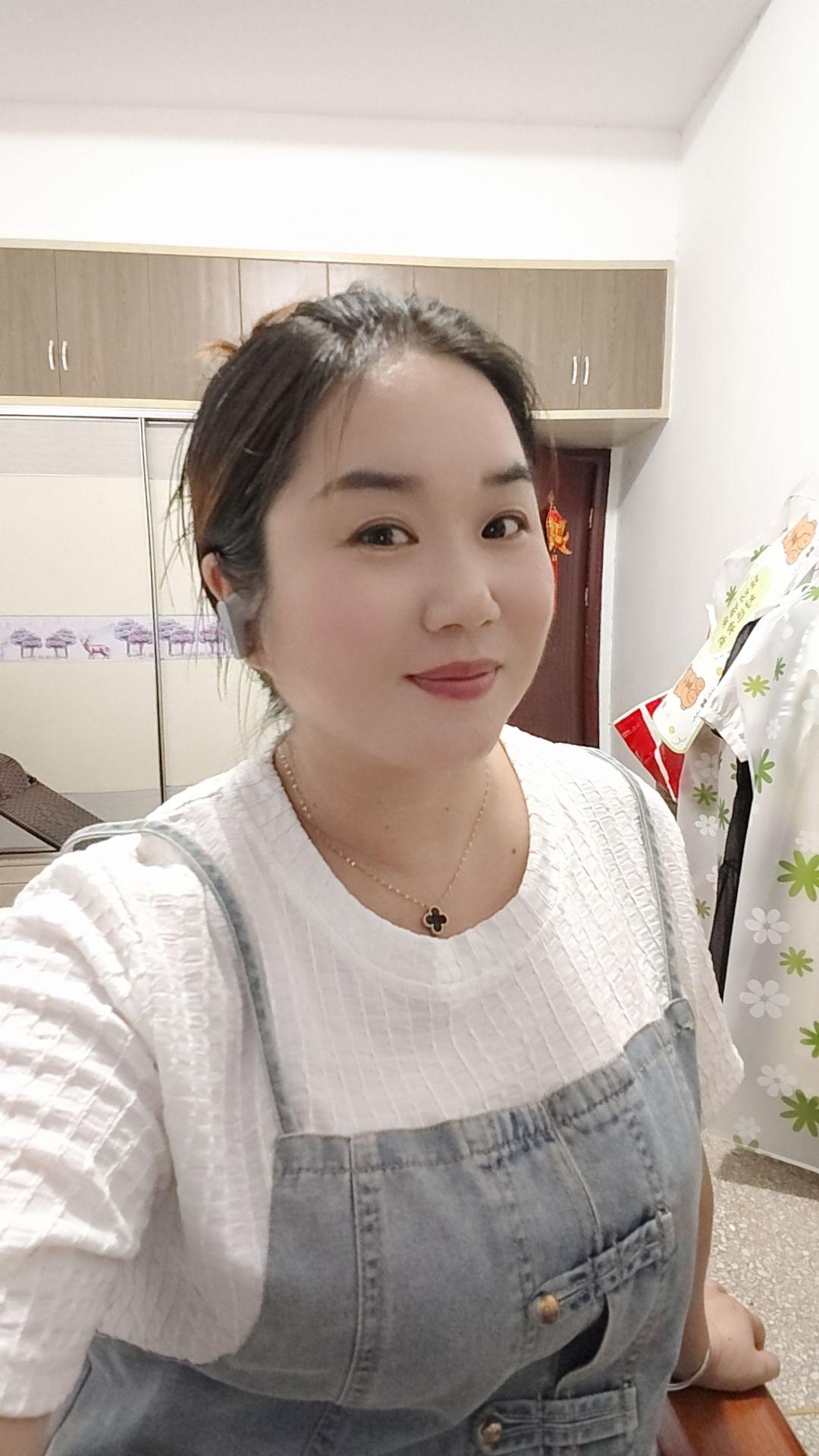 祝你，祝我，祝我们都能在乱七八糟的生活里找到快乐！