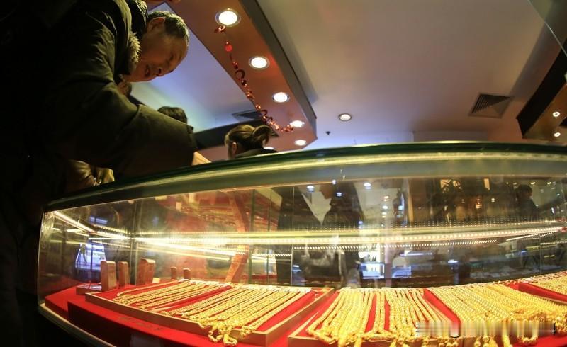 杭州大爷在金价低位屯了1公斤 杭州大爷们在投资界真是“深藏不露”！有位80后汪先