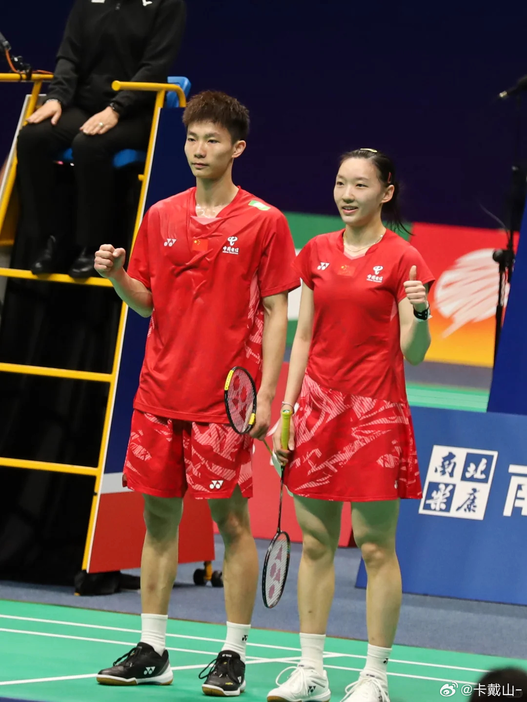 国羽混双拆队中国羽毛球队 混双应该是因为今年全英的成绩不理想，又拆对试试看叭。好