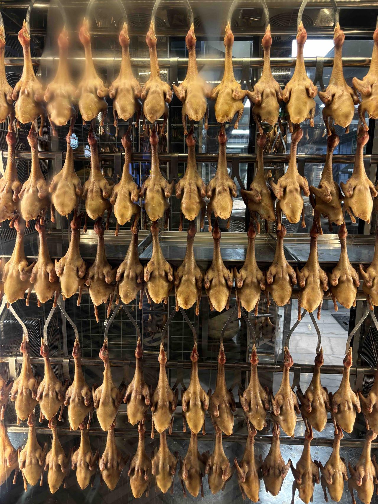 我从来没有给过外卖骑手差评。
大家都是为了生活奔波，谁都不容易，刮风下雨、堵车爆