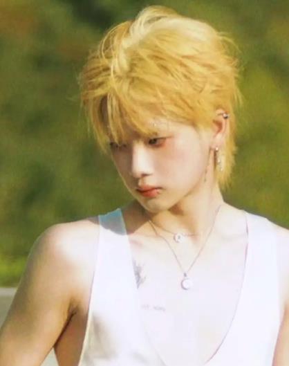 周震南 结婚请我商演吗 粉丝在周震南直播间提问：“我结婚可以请你参加婚礼吗？”他