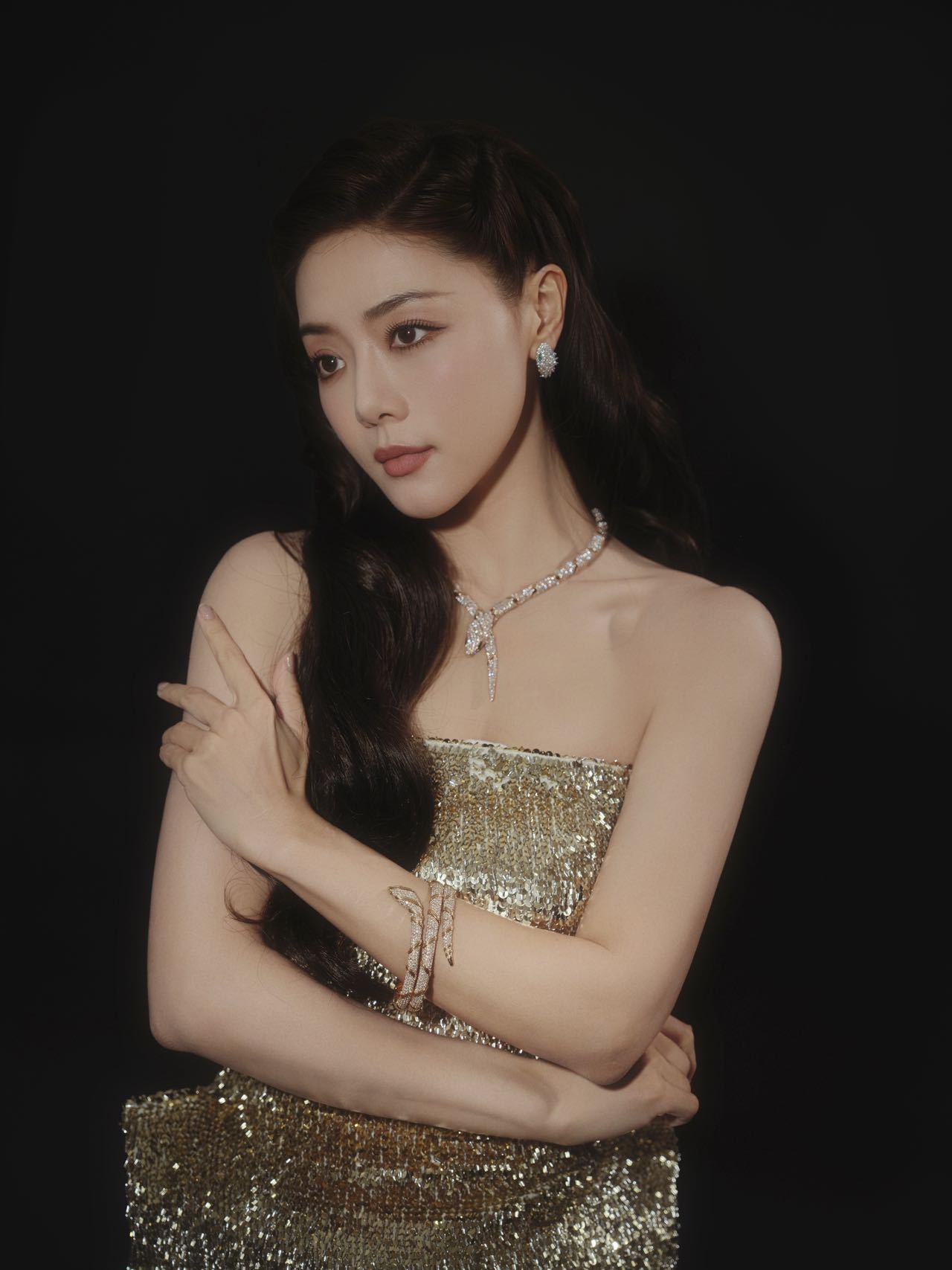 邓家佳 出席 第38届大众电影百花奖  .礼服: PANIZSIMA 2026 