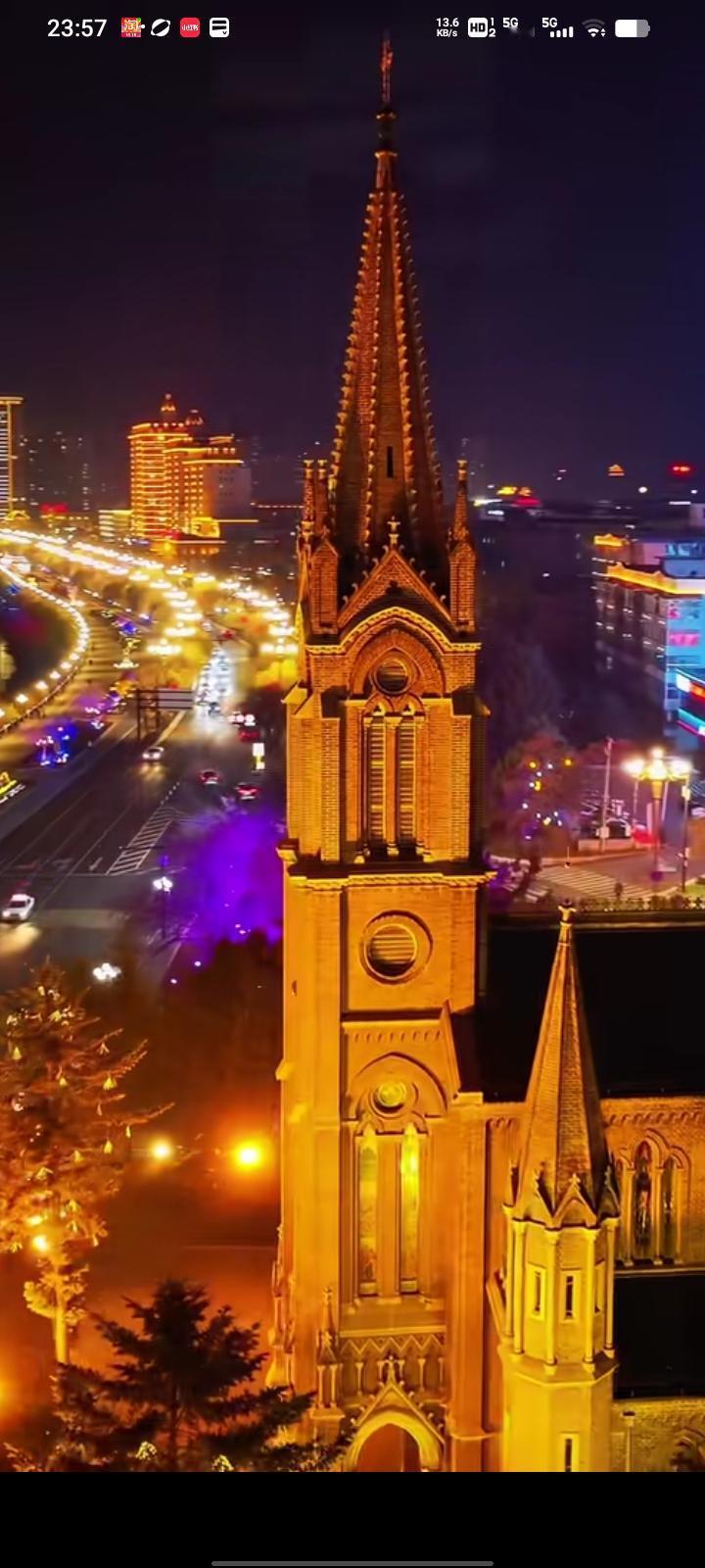 下联：淡品岁月几多情。

从容通透。

不纠结过往，
不焦虑未来。

珍视时光里