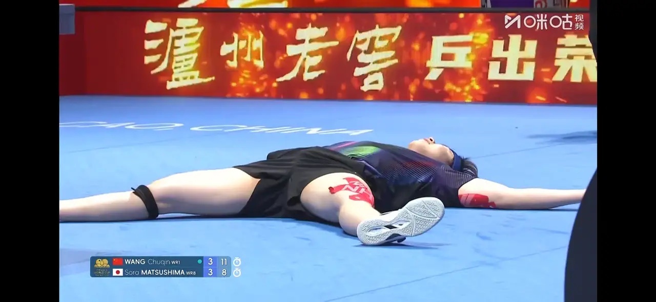 王楚钦夺冠：3 个举动让人“泪目”！当最后一个球落地，王楚钦10-8 拿下决胜局