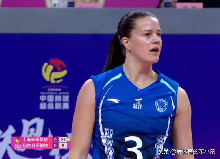 全国女排超级联赛季后赛的赛场上，1~4名球队之间的半决赛第二场争夺战到来之前，山