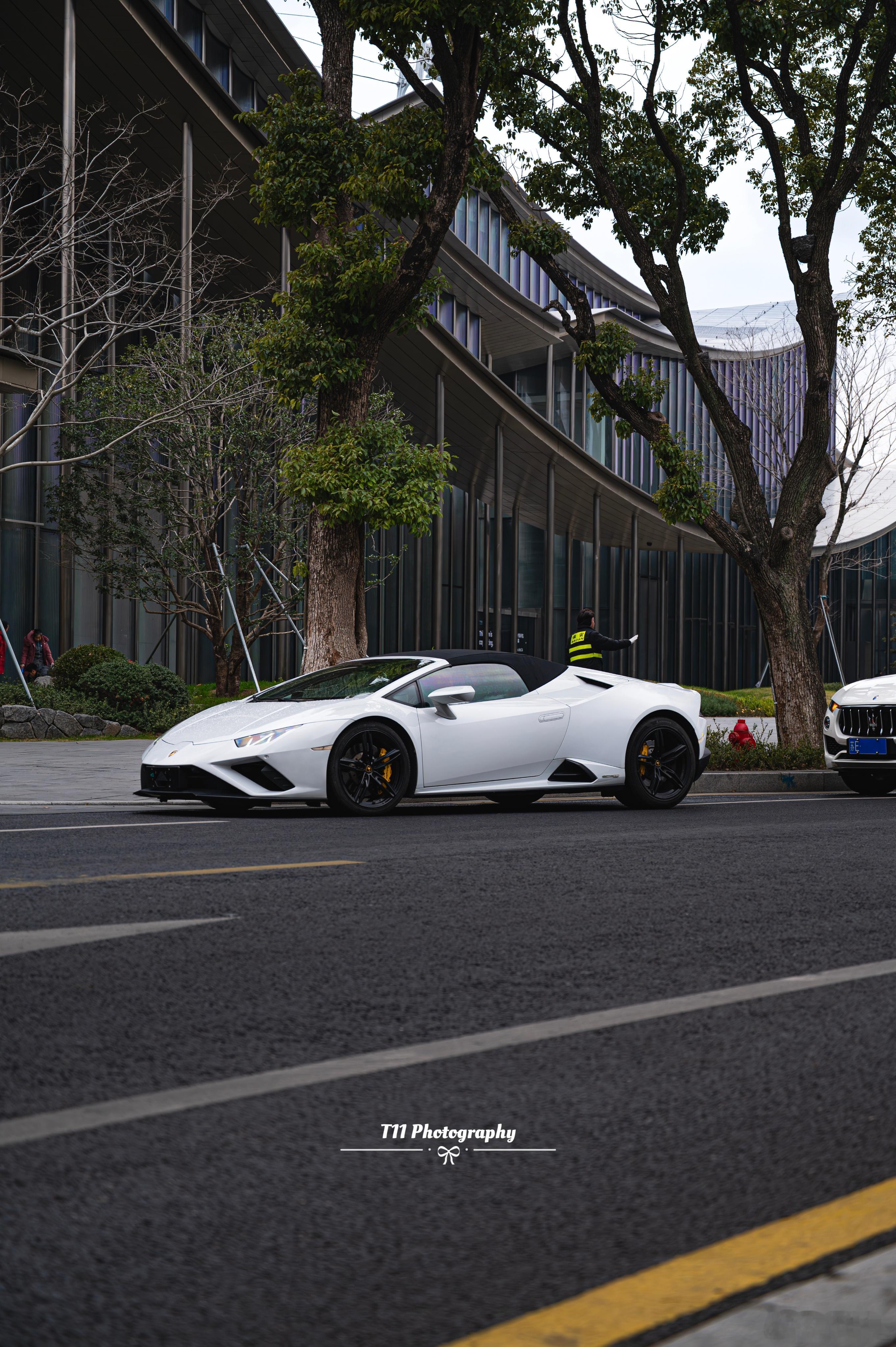 Lamborghini Huracán EVO Spyder 昨天在大家一起溜车