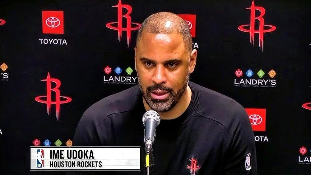 火箭主帅乌度卡，真以为他是在为对手喊冤？

湖人中锋艾顿一肘子干倒申京，被直接驱