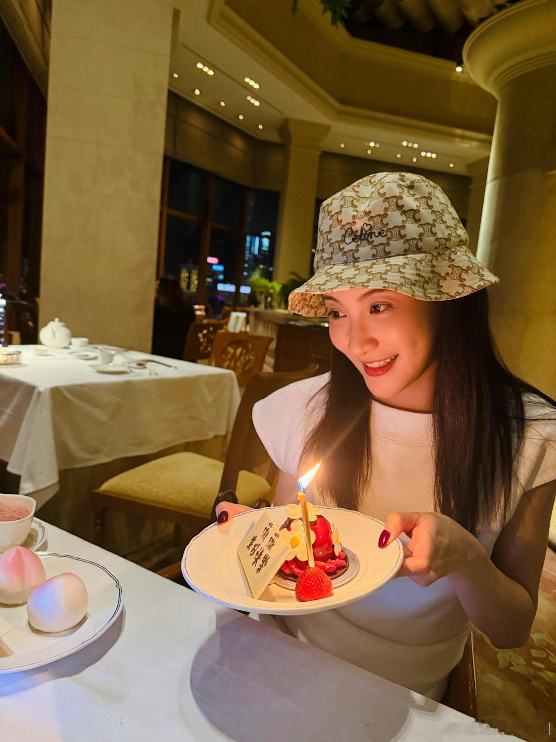 【娛樂新聞】林夏薇獲胡定欣趙希洛慶生 感激友人寄花送禮：有人記掛很幸福.視后林夏
