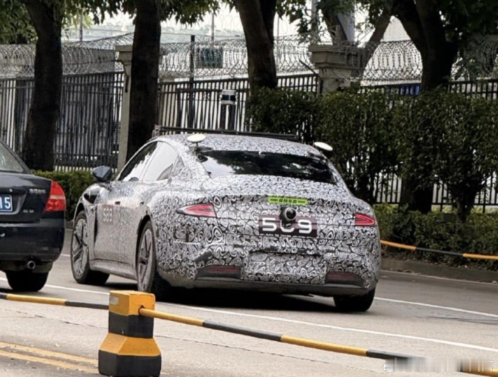 小米SU7汽车资讯 网传全新小米SU7配置价格，增加这么多配置，才涨价 0.99