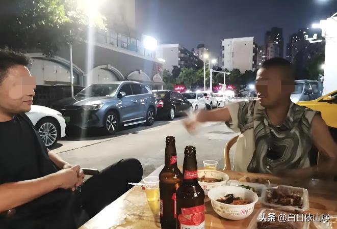 山东成武，19 岁的小刘和 8 个朋友喝了七八箱啤酒，半夜因劝架被堂哥拦住，兄弟