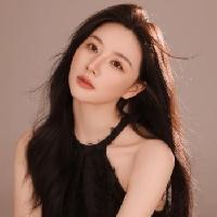 我的今日状态：😁轻松愉快
我这里的天气：☀️晴天
美女穿搭写真