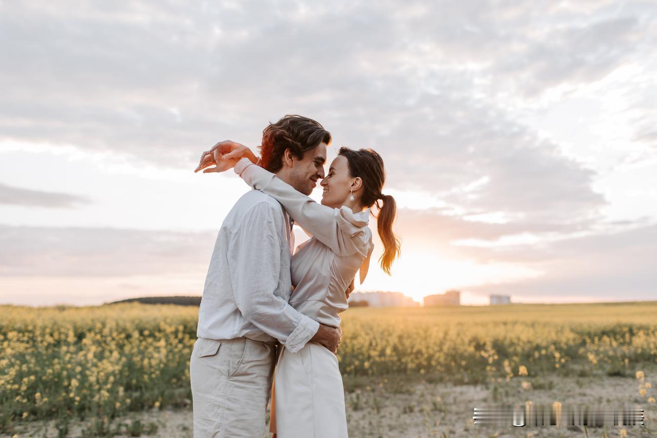 女人有这三种表现，说明她已经变心了，藏也藏不住！
 
如果你老婆每天还在因为你跟