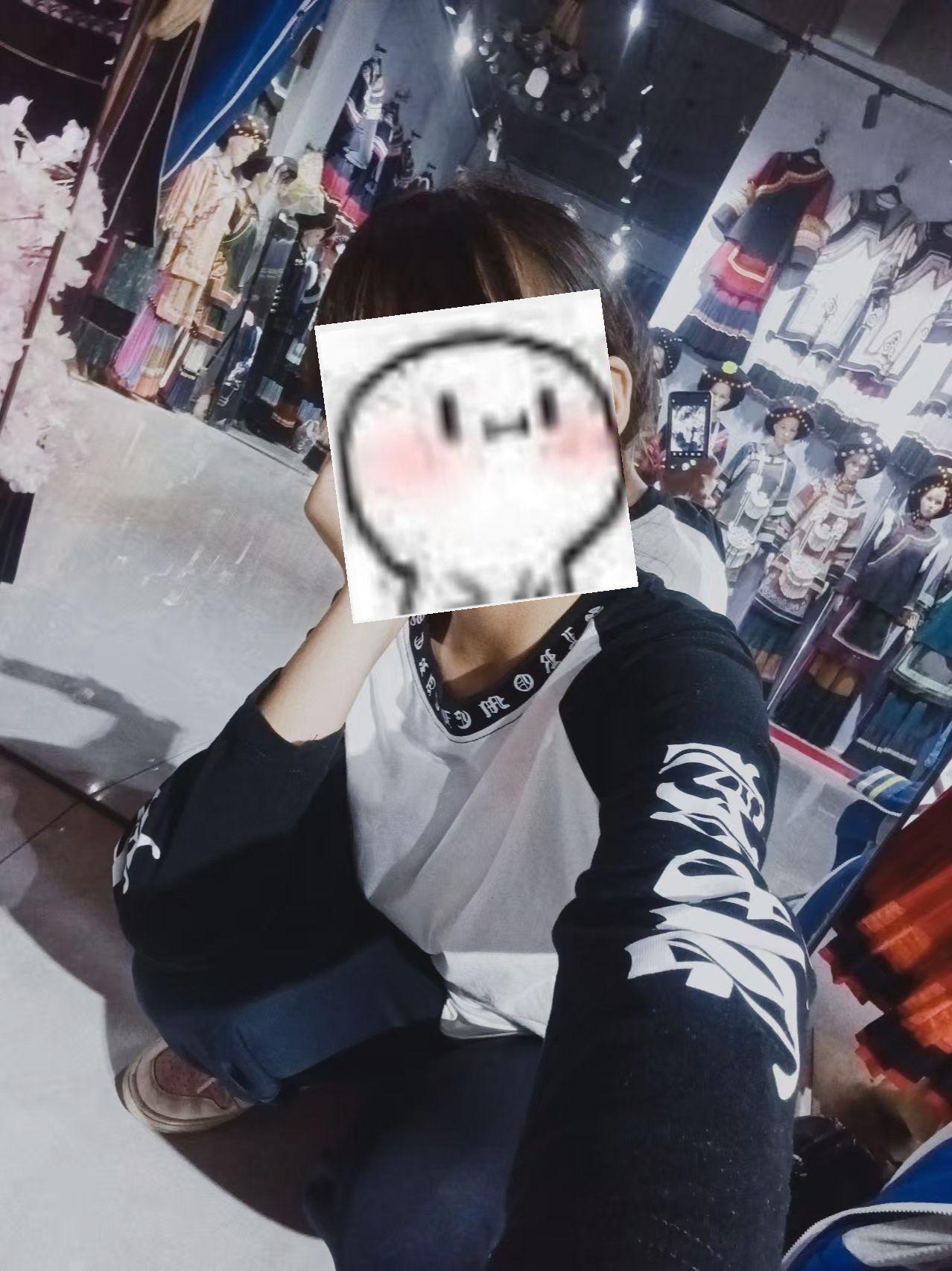 小妹纸 中东服装店 旧照片新文案