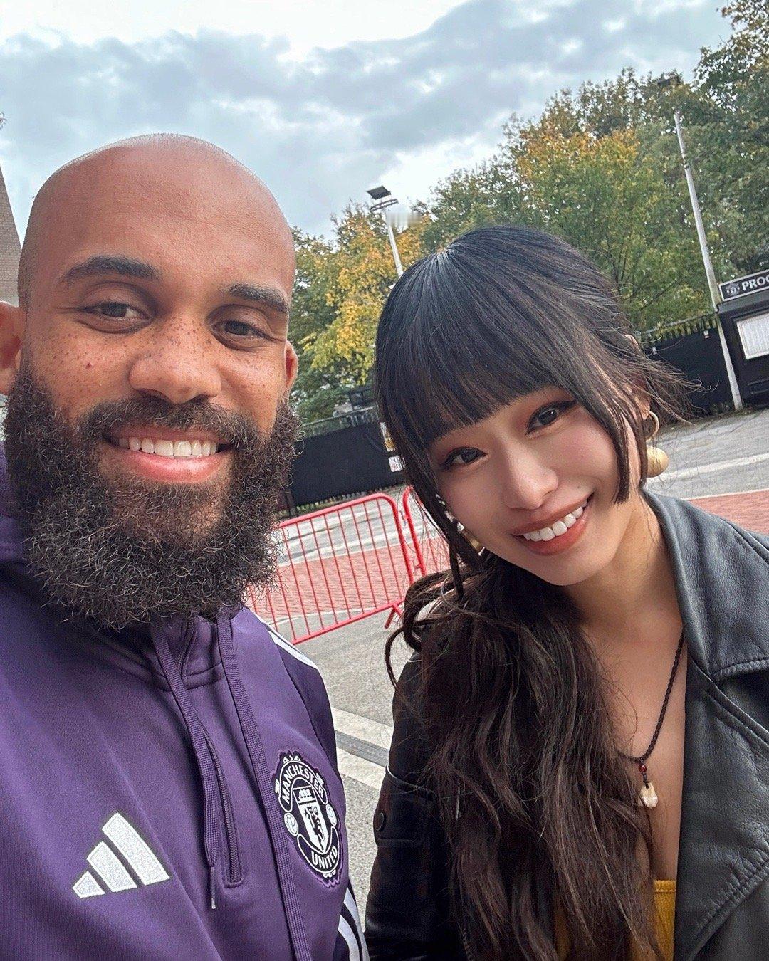 我们老詹[哇][抱一抱]老詹是个二次元，前几天我给他弄了个鬼灭的盲盒，他许愿三个