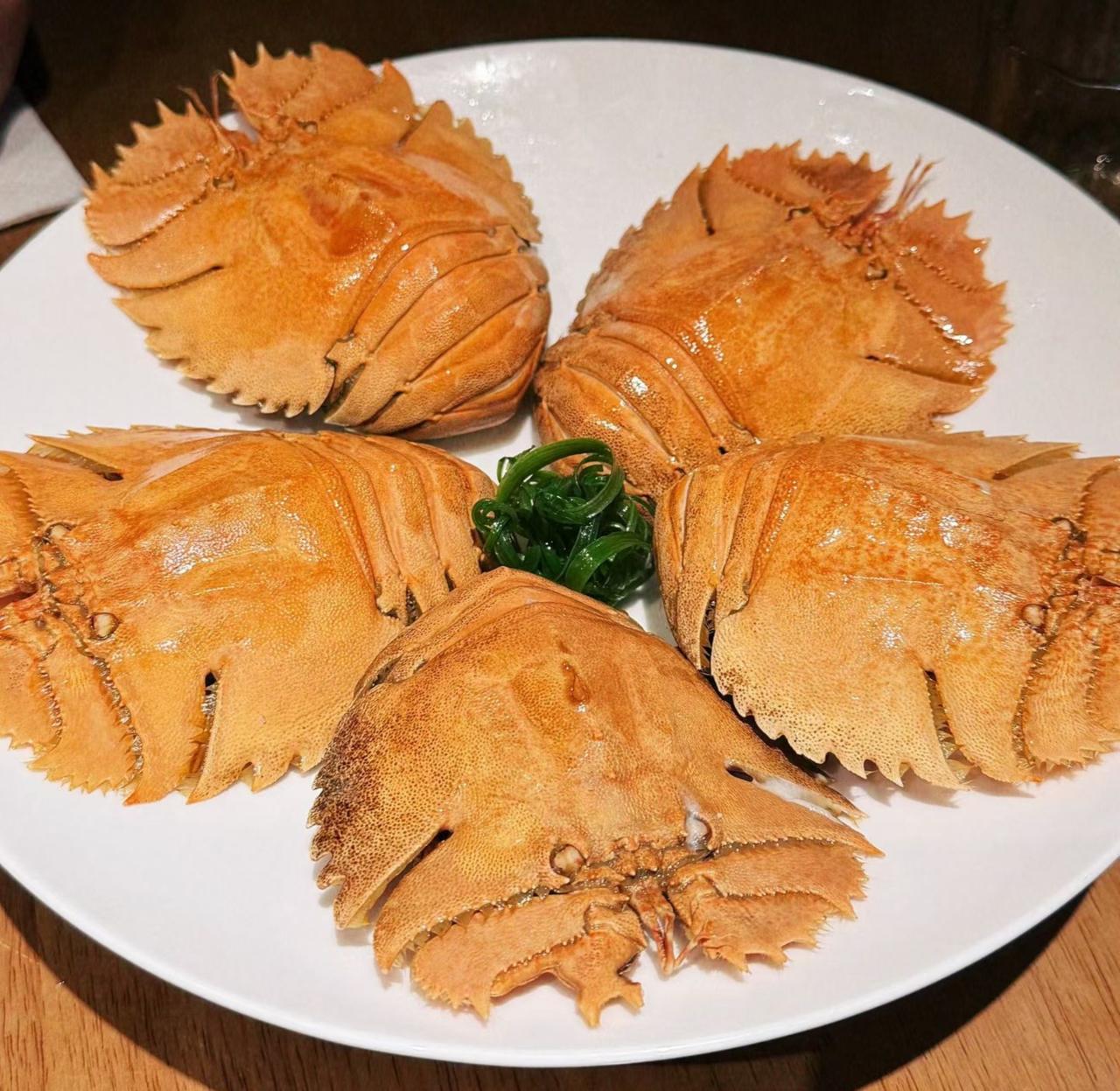 有没有海鲜“专家”、资深“吃客”，来说说这个是什么品类的海鲜？看外壳像螃蟹，看肉