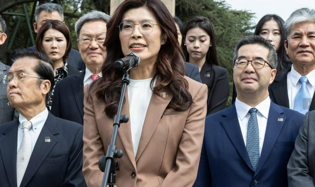 岛内难得出个明白人，郑丽文这次是认真的。
在4月7日的欢迎晚宴上，郑丽文直接说出