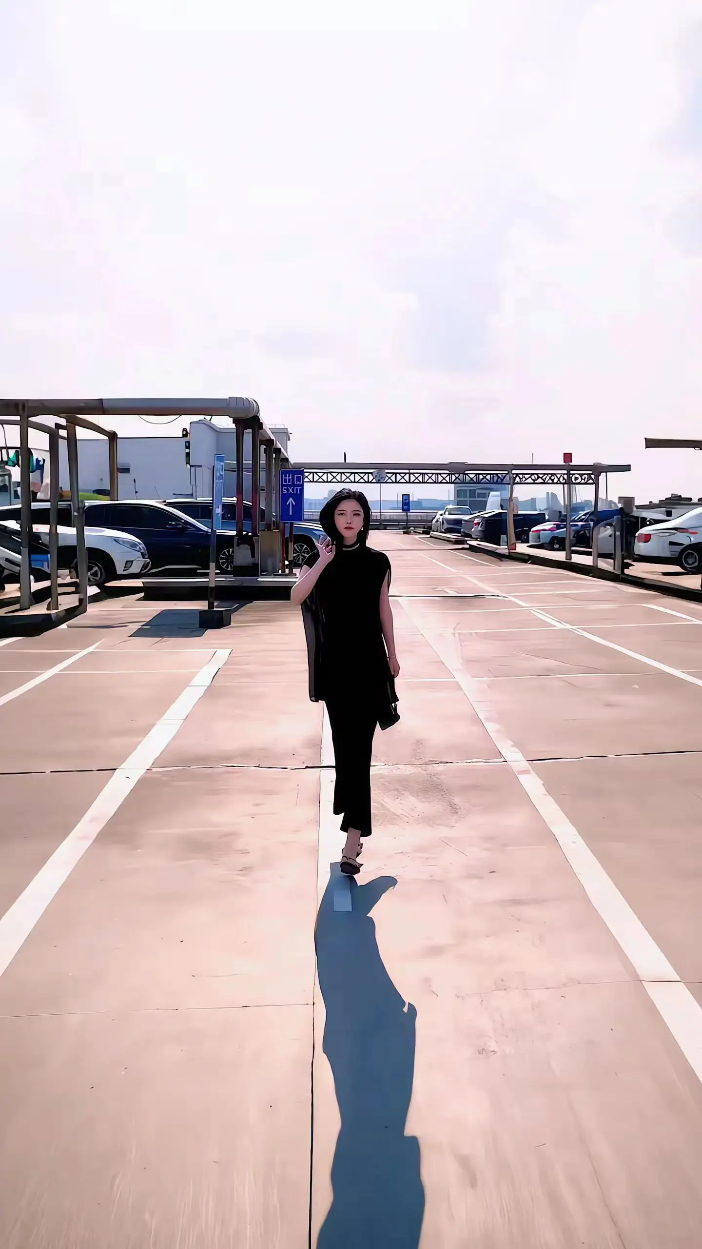 夏日裙子配鞋子的穿搭公式  恋夏穿搭梦回千禧年