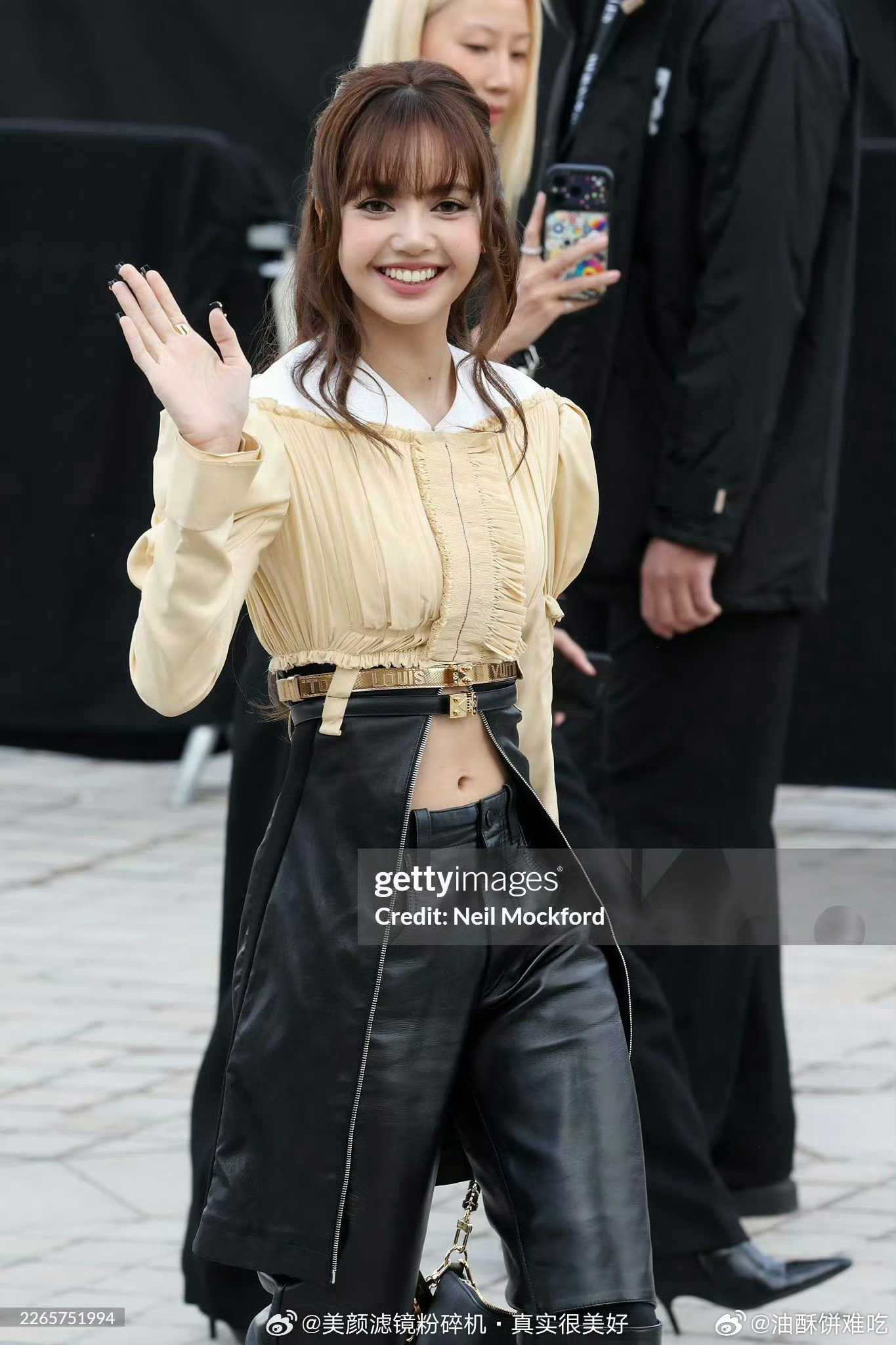 以前头包脸，现在脸包头 