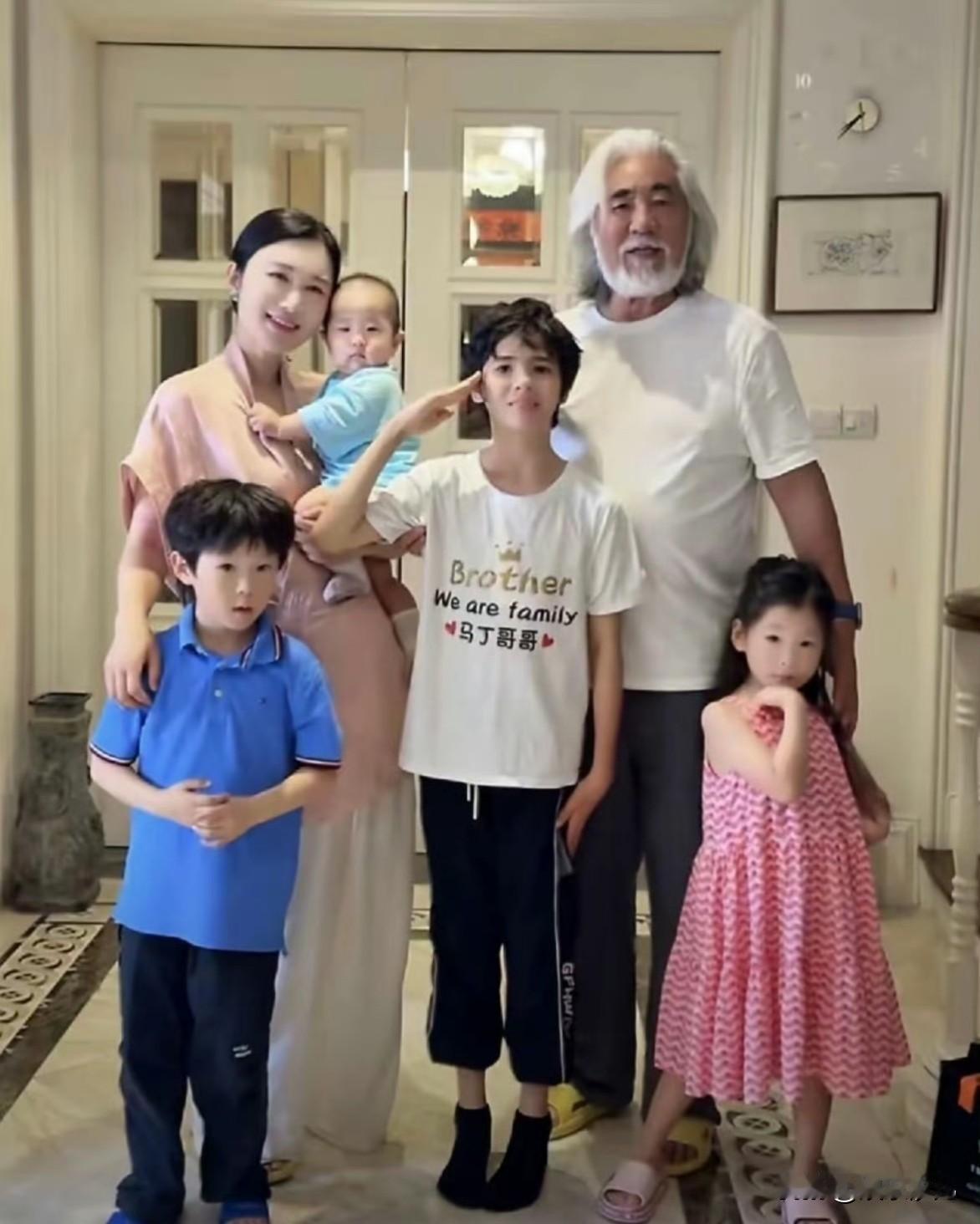 4个孩子还不满足！杜星霖高调备孕5胎，75岁张纪中疲惫沉默引争议


44岁杜星