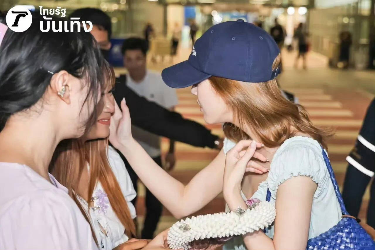 “别哭”温柔的大姐姐 