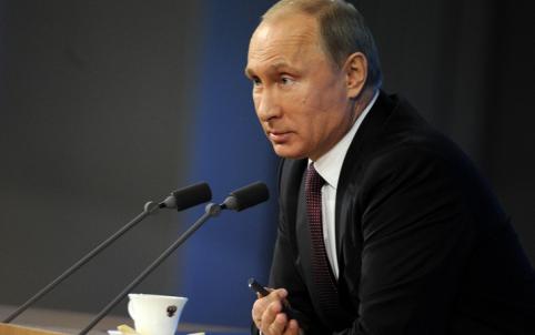 老毛子竟然开始找咱们借人民币了。
你没看错，不是美元，不是欧元，就是咱们兜里这红