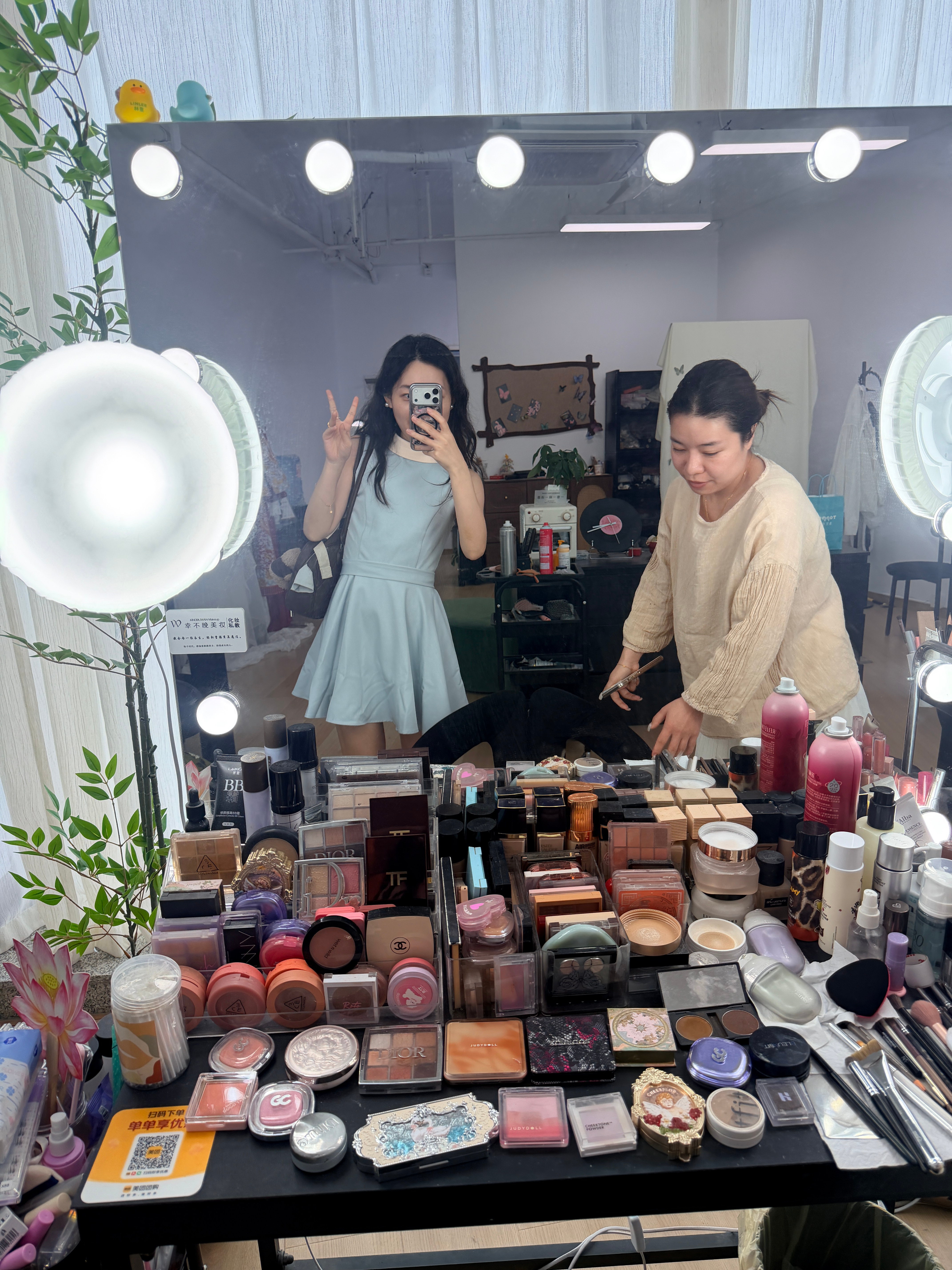 上课打卡！上午美妆下午服装 