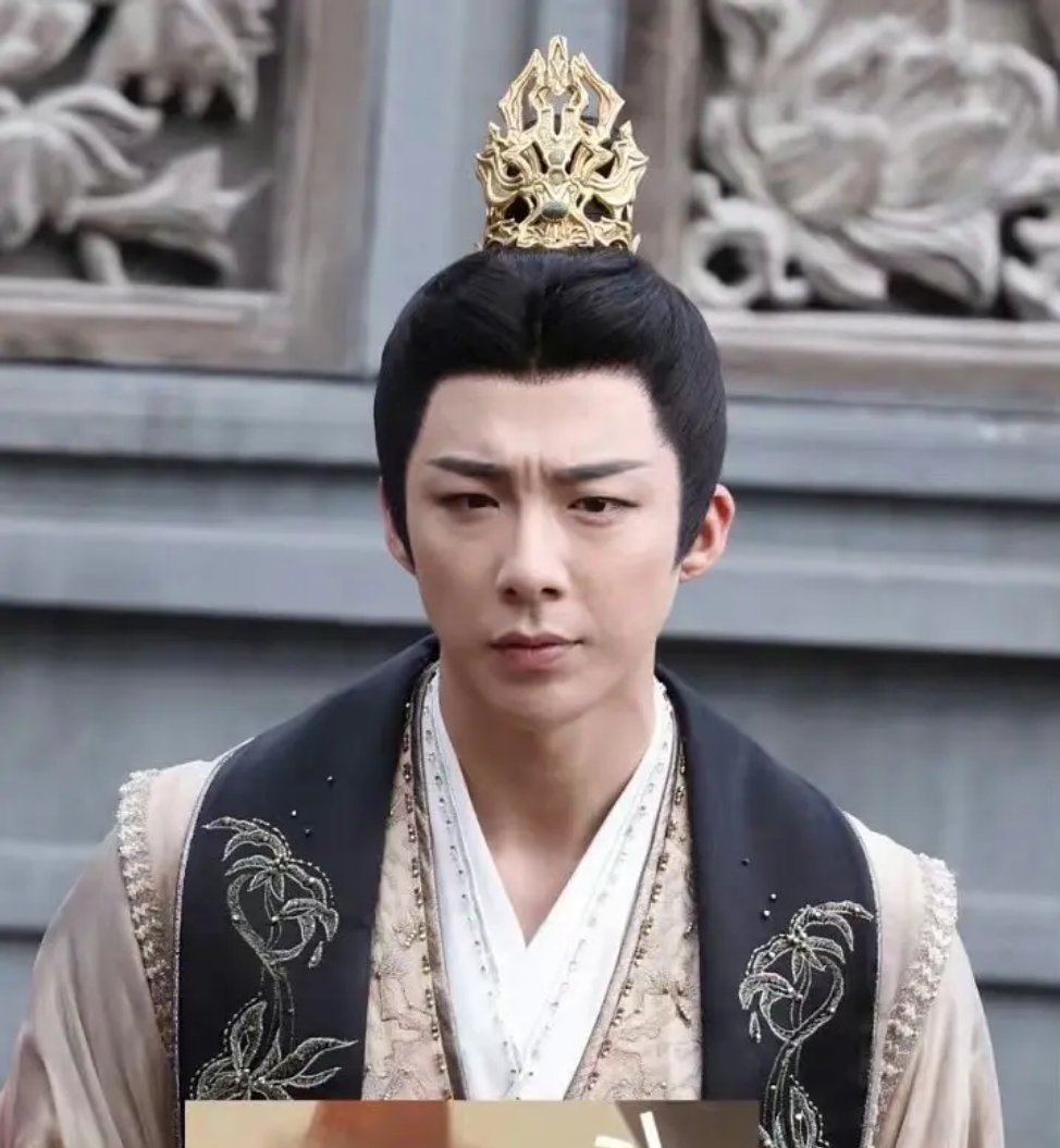 李宏毅看起来比刘宇宁帅多了。 ​​​