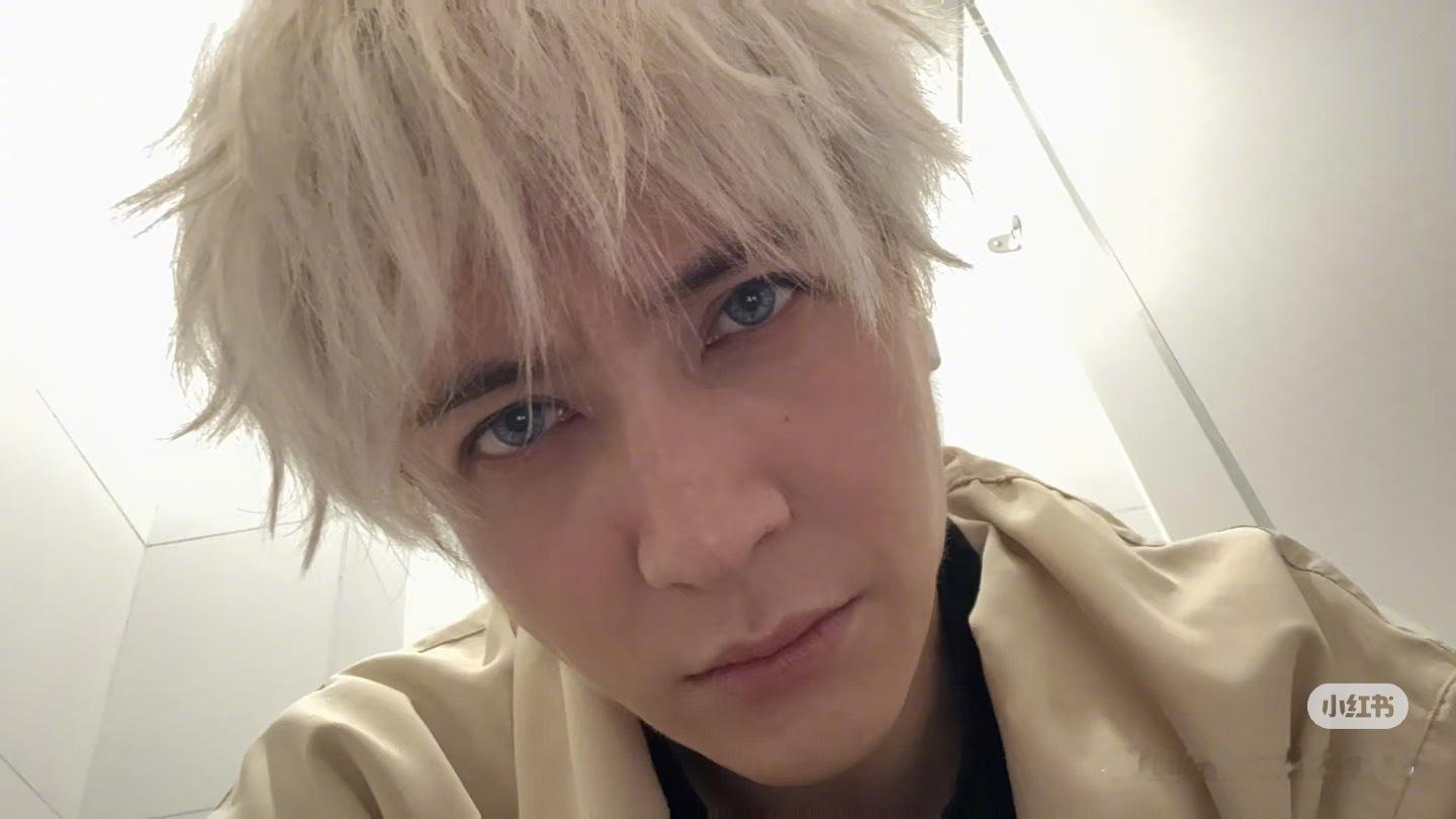 薛之谦满头斑秃和水泡一直都是那个很有诚意的薛之谦！说了一万遍，他真的很ok~薛之