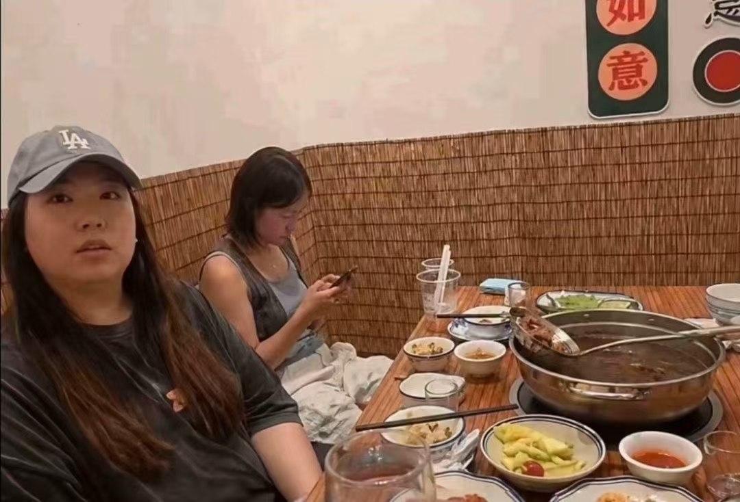 小仙女为了吃 霸王餐 ，嫌潮汕火锅太淡，欲写5000字差评。

6月1日媒体报道
