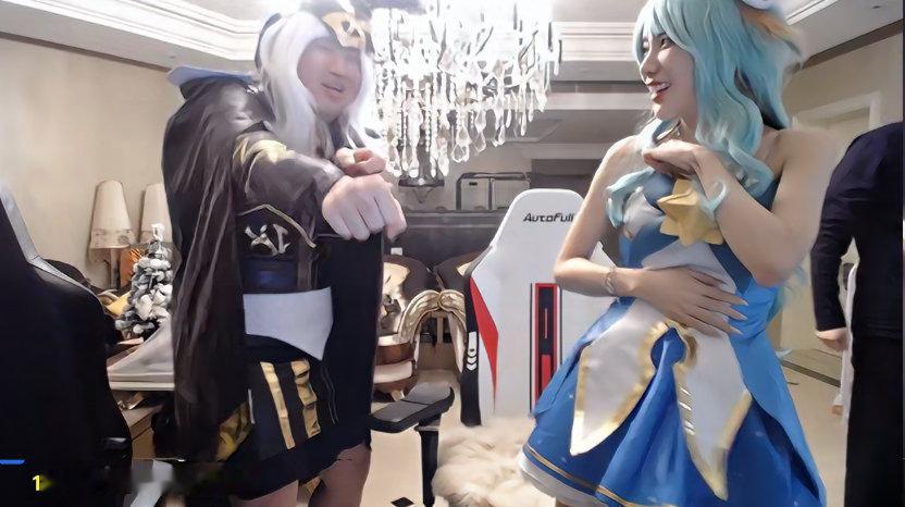 姿态COS的艾希?什么水平?~怎么感觉怪怪的?Rita奶妈还可以![阴险]#游戏