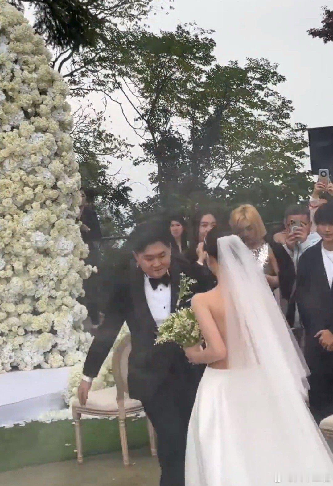 #张百乔小雪婚礼#佳偶小雪结连理，白头偕老永不离。祝你们新婚快乐，永结同心，百年