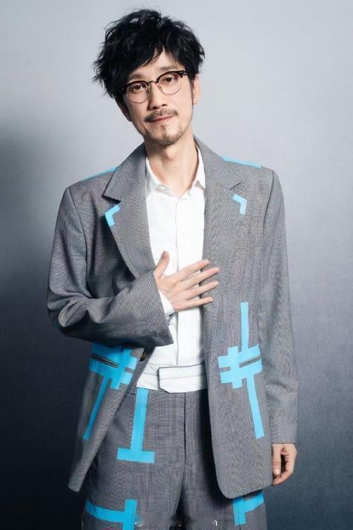 今年跨年演唱会你希望周传雄在哪里：湖南卫视、江苏卫视、东方卫视、浙江卫视、北京卫