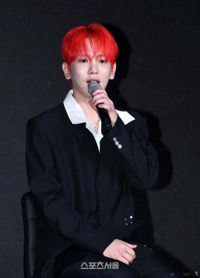 Key红发 11日下午，SHINee KEY出席了在首尔广津区普尔曼大使酒店举行