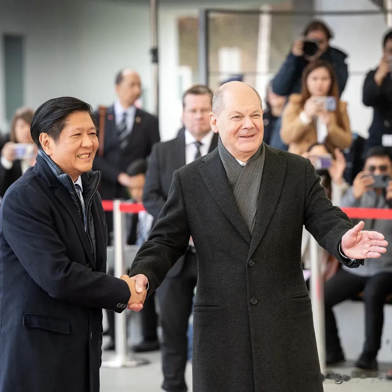 菲律宾总统小马科斯窜访德国，与德国总理朔尔茨密谋联手对付中国，此事引发我国网友的