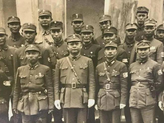 1941年10月， 廖龄奇以临阵脱逃的罪名被蒋介石下令枪杀， 师长职务由张灵甫接