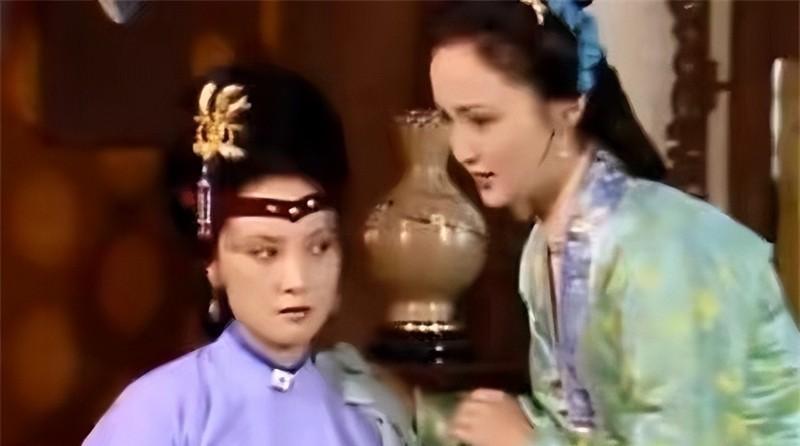薛宝钗是乳名，那她的大名叫什么？书内有多处暗示，细思恐怖
薛宝钗家是金陵四大家族