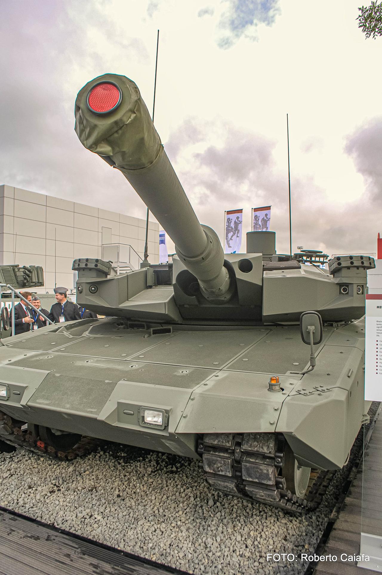 莱茵金属在Eurosatory2026展会上展示其MBT升级版的豹2A8。
豹2